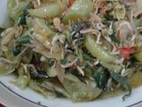 Teri masak tomat hijau