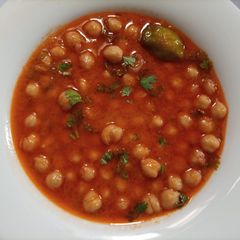 A picture of Spicy chickpeas curry.