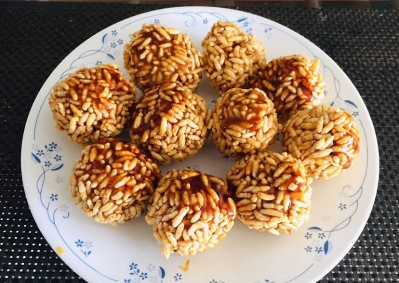 Puffed Rice Balls Recipe