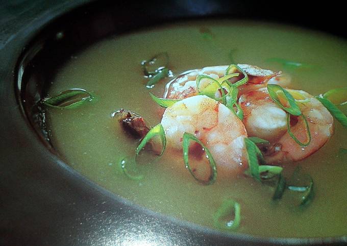 Creamy fennel soup with shrimp