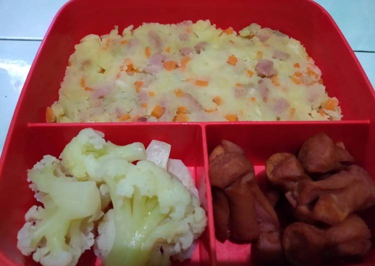 Bagaimana Bikin Mashed Potato with sosis goreng &amp; kembang kol Anti Gagal