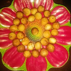 A picture of Gullisuwa (milk balls).
