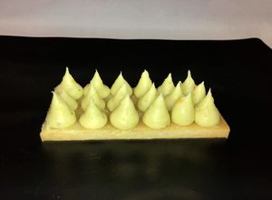 Una foto de Ganache de pistachos con un toque de romero