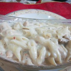 A picture of White sauce pasta.