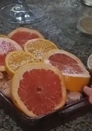 Una foto de Pollo con naranja y pomelo