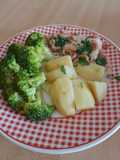 Simple dinner for 2: salmon and broccoli