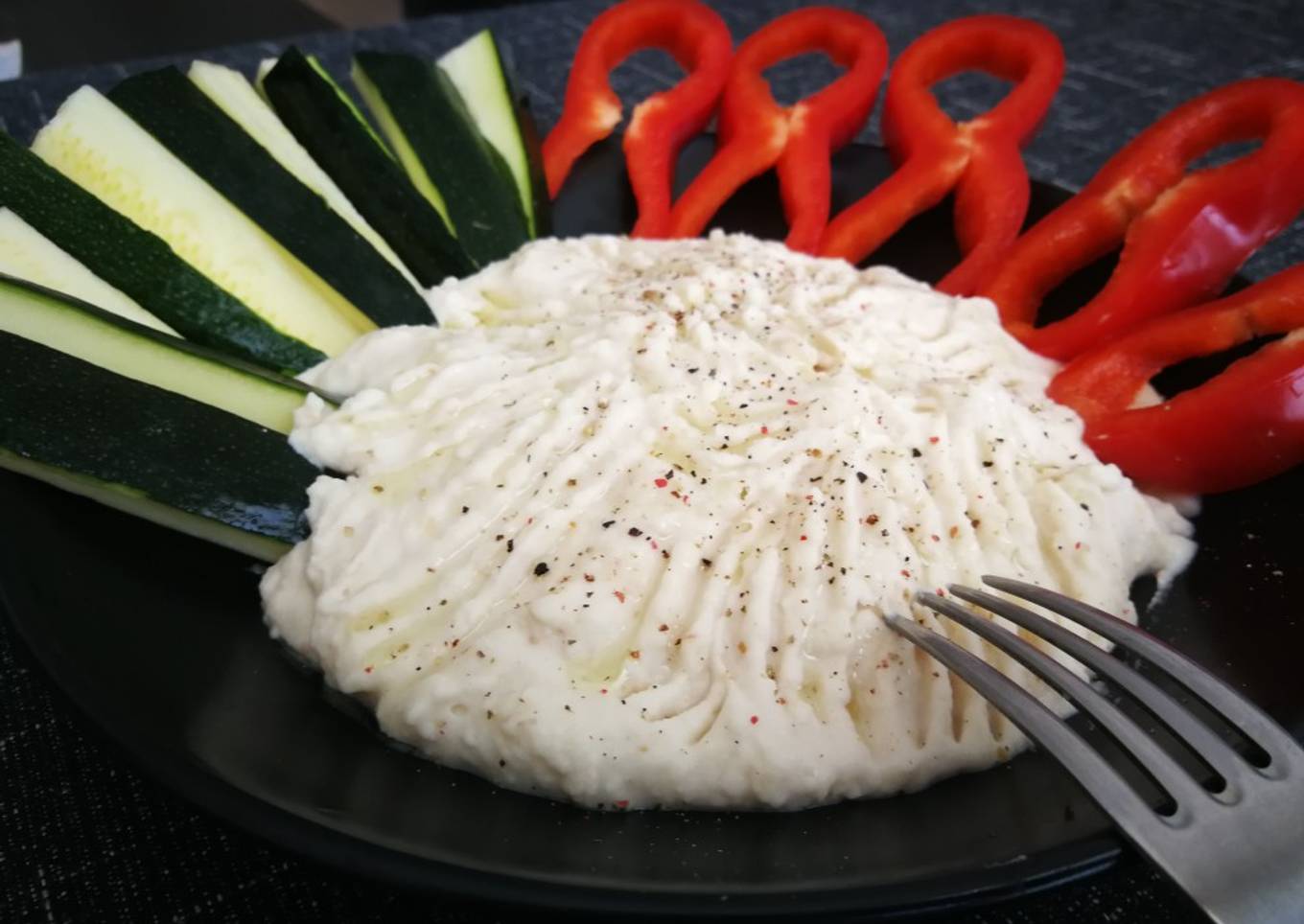 Hummus de alubia blanca con ciruela Umeboshi y hortalizas-veggie