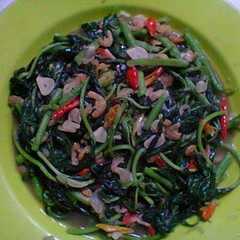 Foto resep Bayam Tumis pedas dan simple :)