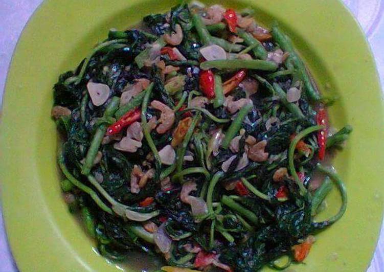 Bayam Tumis pedas dan simple :)