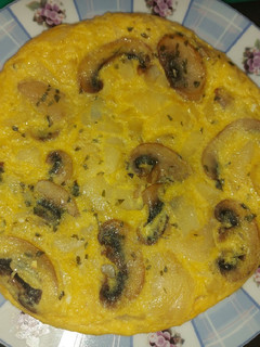 Una foto de Tortilla de champiñones laminados