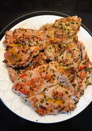 Foto principal de Chuletas de cabezada de cerdo a la plancha con vinagreta