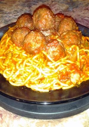 A picture of sassys green pepper spaghetti and meatballs.