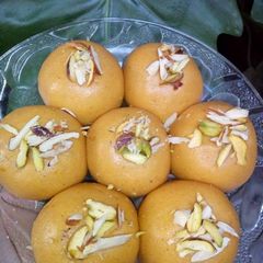 A picture of Besan Ke Laddu 😋😋👌💗🥰.
