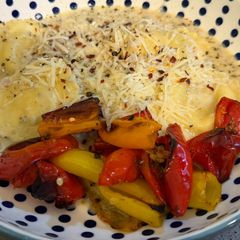 A picture of Cacio E Pepe Ravioli in Lemon 🍋 Garlic 🧄 Cream Sauce with Roasted Sweet Peppers 🌶️(my Italian fusion).