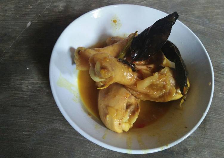 Bagaimana Menyiapkan Semur ayam kuah kuning yang Sempurna