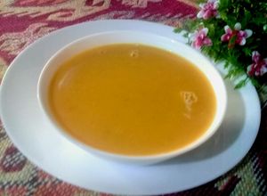 صورة لوصفة شوربة اليقطين بالكريمة 🍲🍞