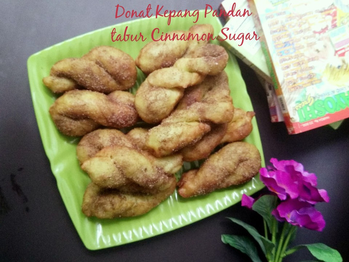 Resep Donat Kepang Pandan tabur Cinnamon Sugar, Enak