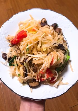 Hình của món Su hào hào nấm hương.