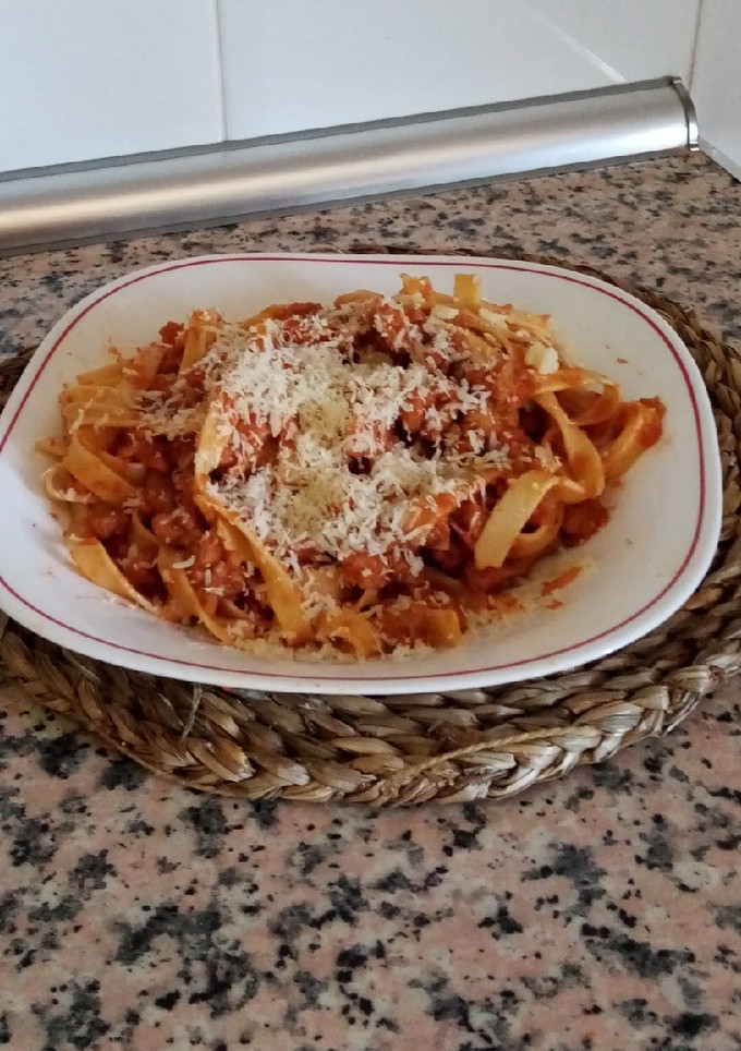 Una foto de Tagliatelle en salsa boloñesa con soja texturizada
