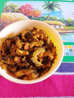 करेला भुजिया (Karela Bhujiya recipe in hindi) रेसिपी मुख्य फोटो