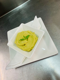 Una foto de Hummus de aguacate 🥑