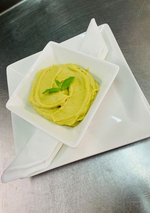 Una foto de Hummus de aguacate 🥑
