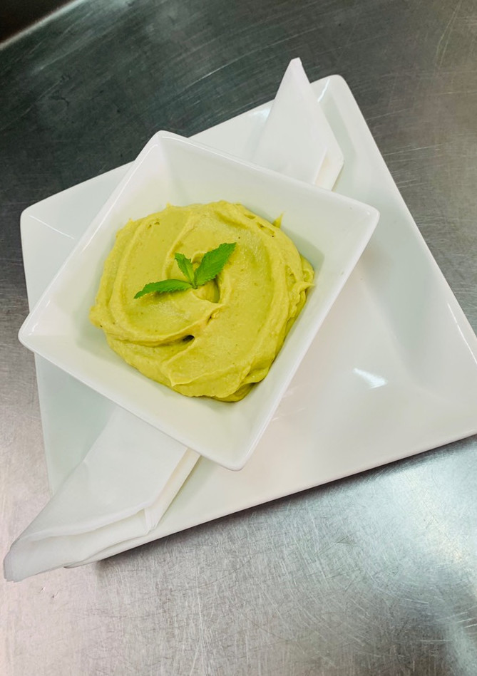 Una foto de Hummus de aguacate 🥑