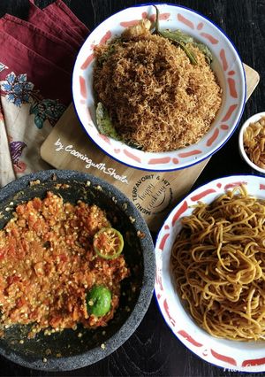 Foto resep Mie Goreng Polos dan Sambal Terasi