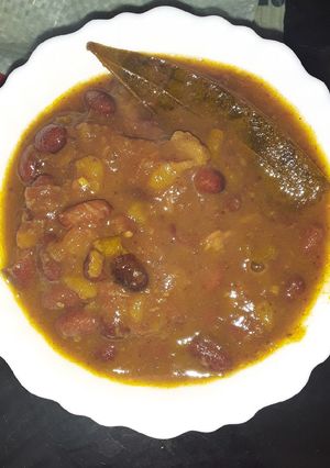 A picture of Peanut and rajma curry.