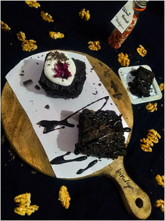 વોલનટ ચોકલેટ બ્રાઉની (Walnut Chocolate Brownie Recipe in Gujarati) રેસીપી મુખ્ય ફોટો