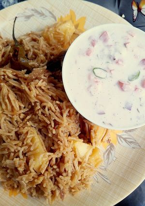 A picture of Aloo Akni.