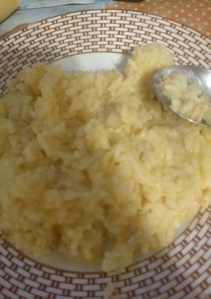Una foto de Arroz amarillo con pescado