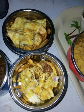 Easy Steps to Prepare Fried potatoes chips with egg the Can Spoil the Tongue So Delicious