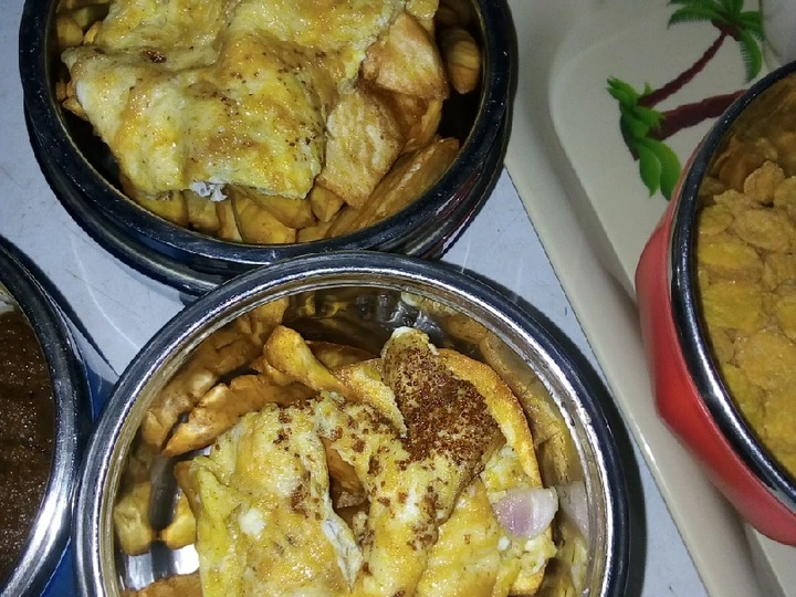 Easy Steps to Prepare Fried potatoes chips with egg the Can Spoil the Tongue So Delicious