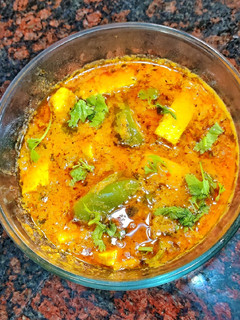 पनीर शिमला मिर्च करी(paneer shimla mirch curry recipe in hindi) रेसिपी मुख्य फोटो