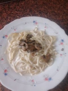 Una foto de Tallarines con Nata y Champiñones