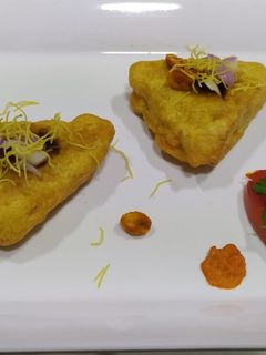 नाचूस के आलू भजिया(nachos k aloo bhujiya recipe in hindi) रेसिपी मुख्य फोटो