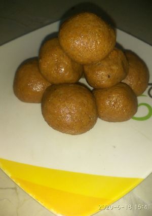 A picture of Besan Laddu.