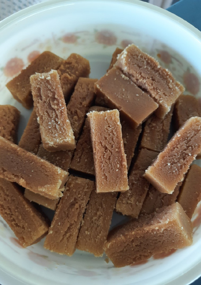 சாக்லேட் மைசூர் பாக் (Chocolate mysore pak recipe in tamil) செய்முறை முக்கிய புகைப்படம்