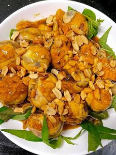 Hình của món Cút lộn xào me.