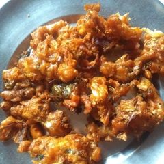 A picture of Onion fritters(bhajiya).
