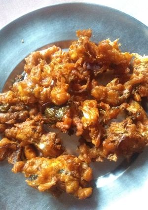 A picture of Onion fritters(bhajiya).