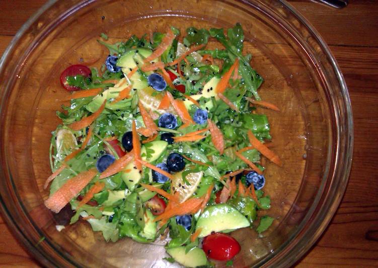 Citrus avocado and arugula salad with fresh ginger