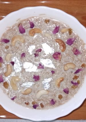 A picture of 🌹 rose vermicelli kheer.