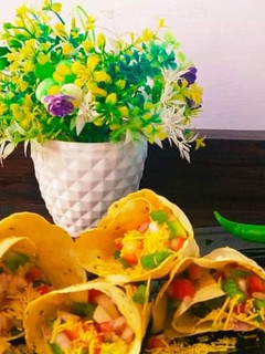 पापड़ कोन चाट (Papad cone chat recipe in hindi) रेसिपी मुख्य फोटो