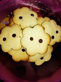 Una foto de Galletitas de maicena, harina de trigo con sabor cítrico