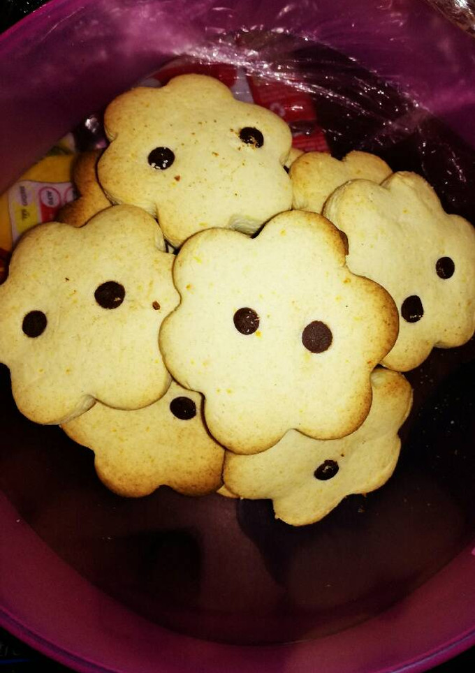 Una foto de Galletitas de maicena, harina de trigo con sabor cítrico