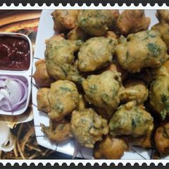 A picture of Methi Pakoda.