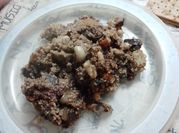 Una foto de salteado de morcilla