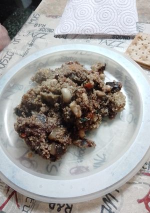 Una foto de Salteado de Trigo Burgol y morcilla